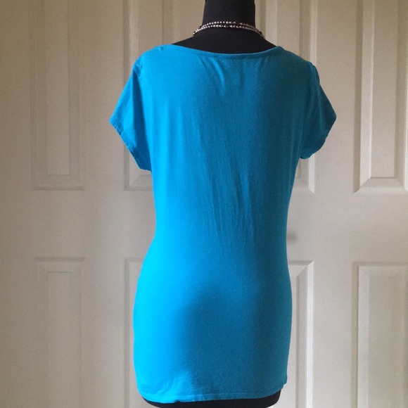 Versatile blue blouse w/ soft t-shirt material - Picture 3 of 4